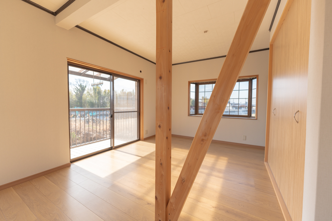 桜井市大字芝：２階主寝室写真