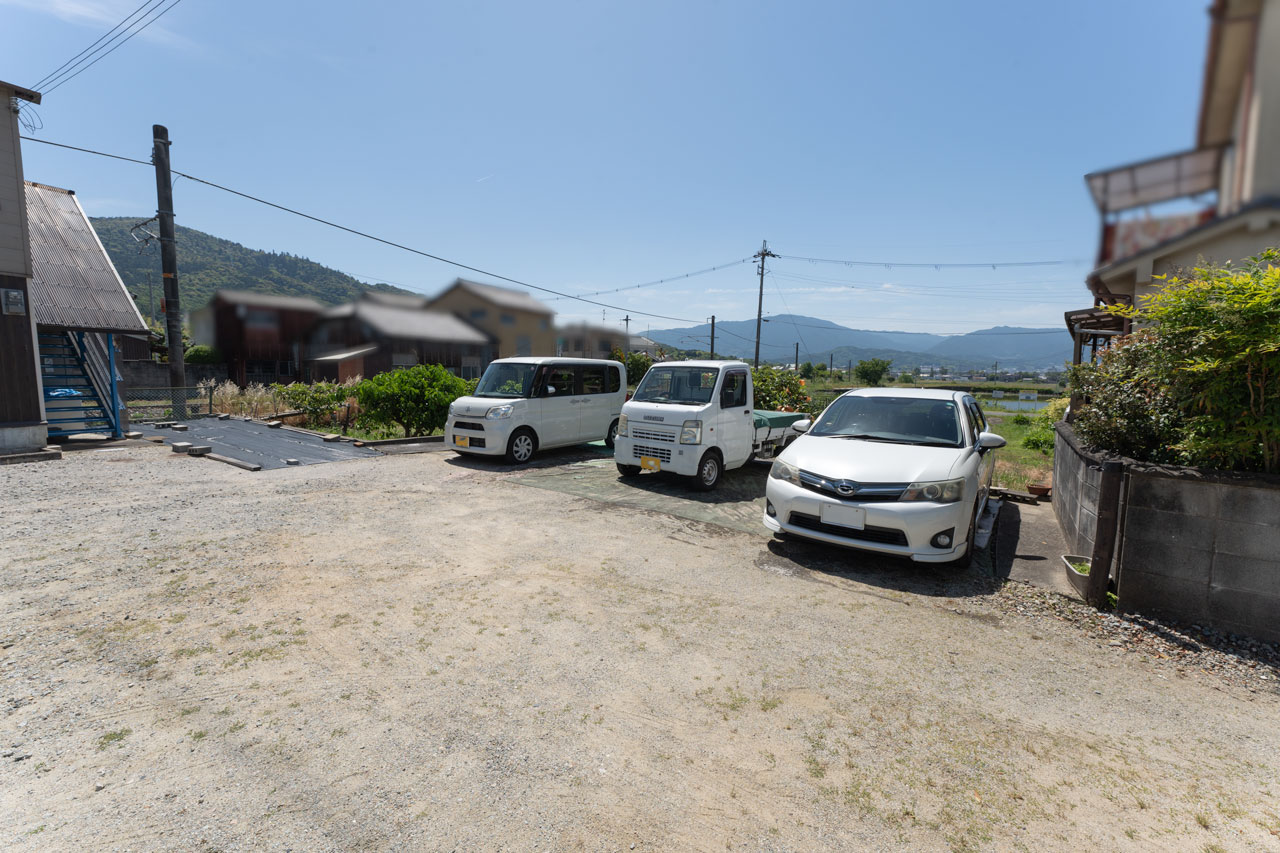 桜井市大字芝：敷地にある駐車場