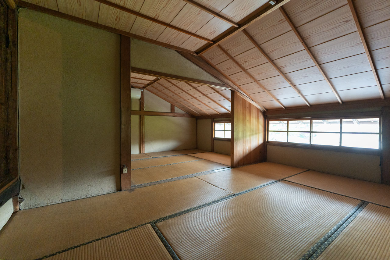 宇陀市榛原山辺三：屋根裏和室