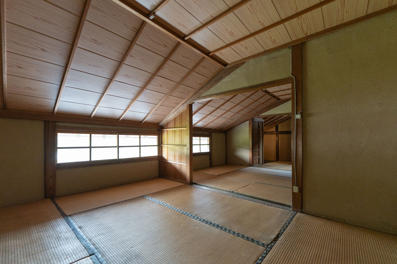 宇陀市榛原山辺三：屋根裏和室