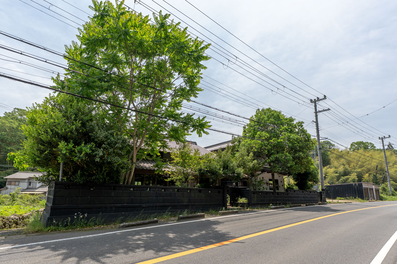 宇陀市榛原山辺三：沿道にあります