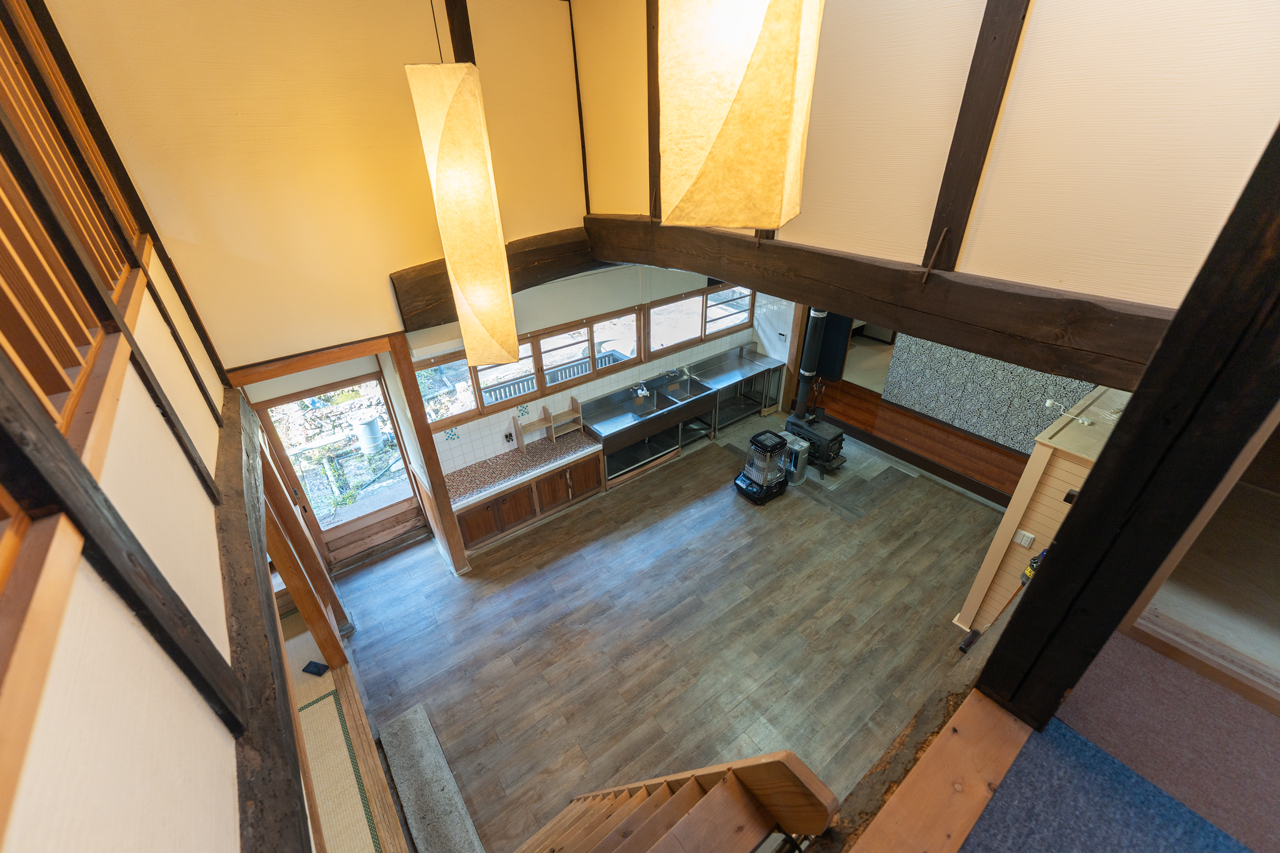 奈良県山辺郡山添村岩屋：キッチン上からの写真