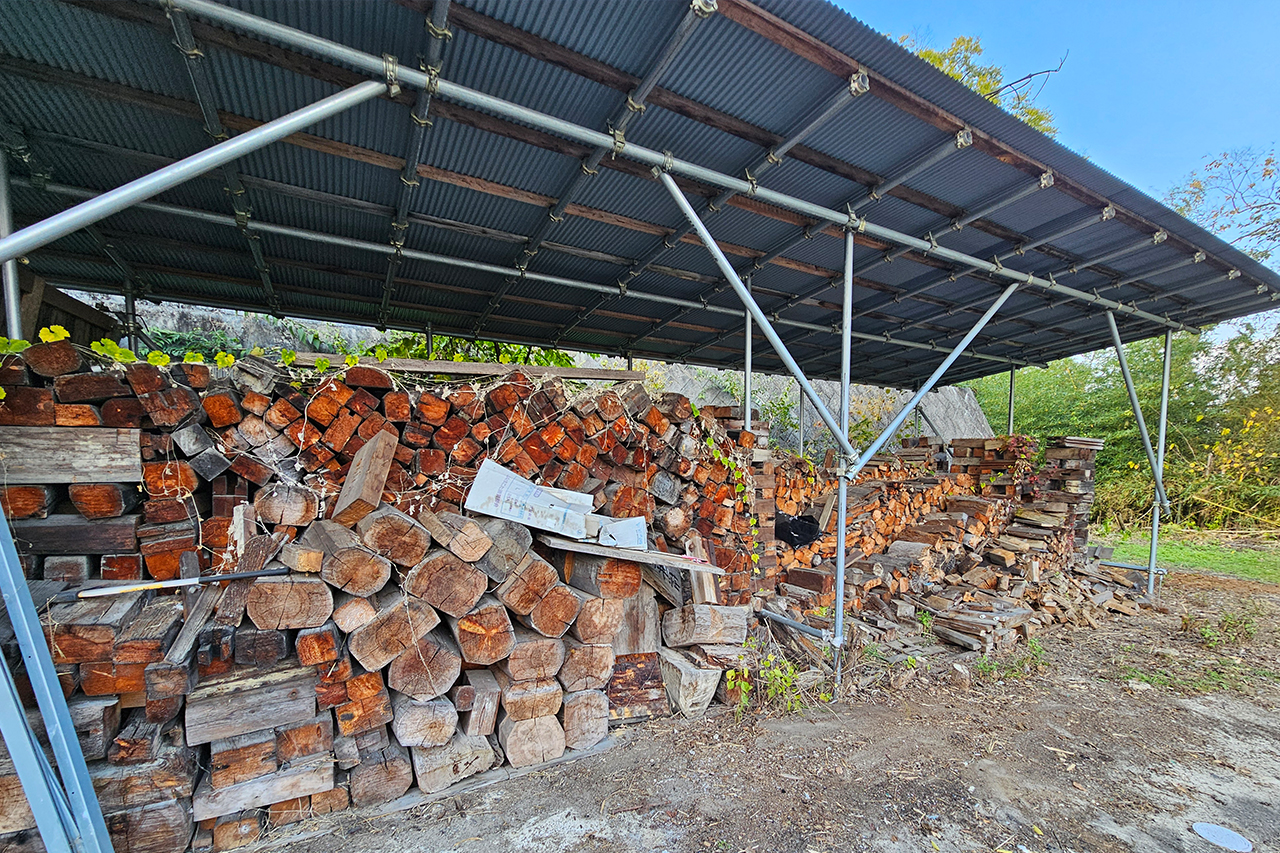 奈良県山辺郡山添村岩屋：薪の写真