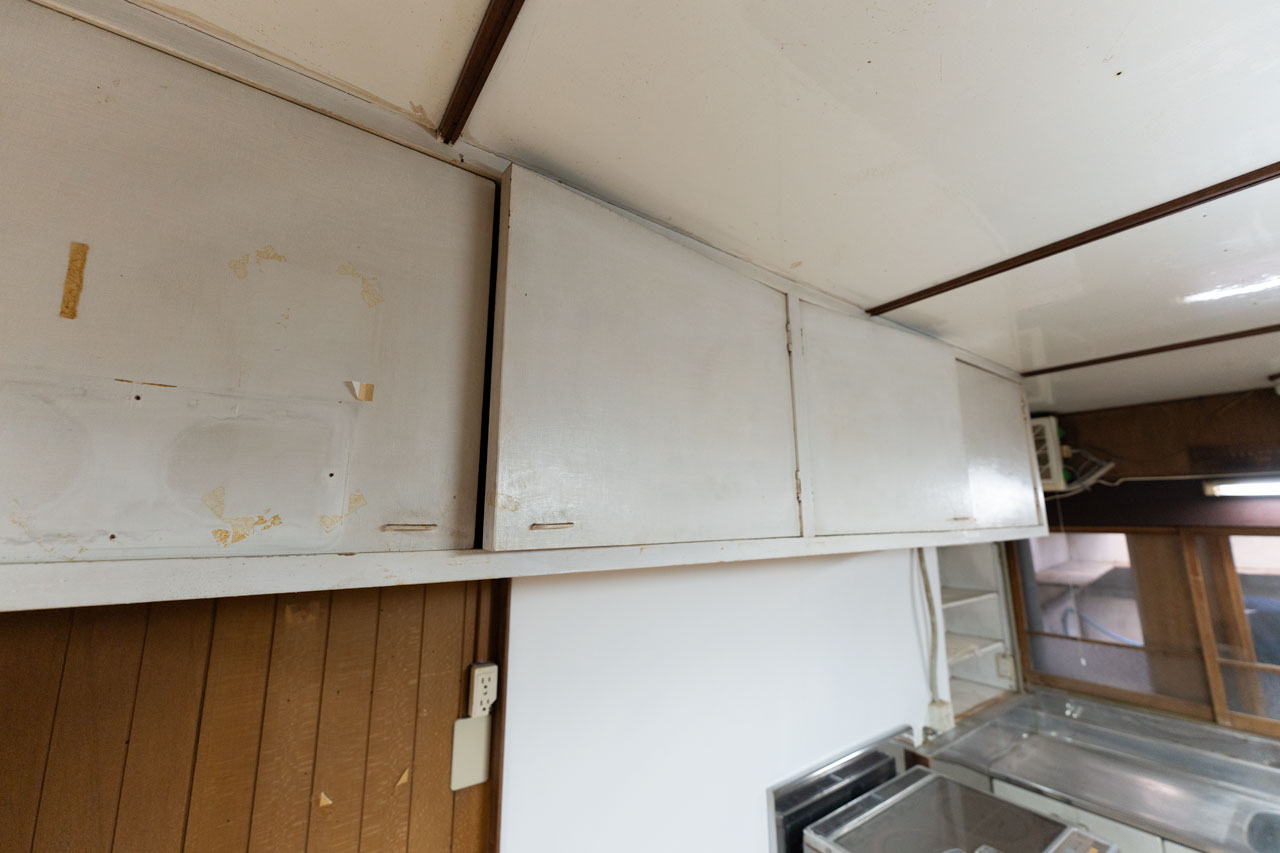 奈良県宇陀市大宇陀中新：キッチン造作戸棚写真