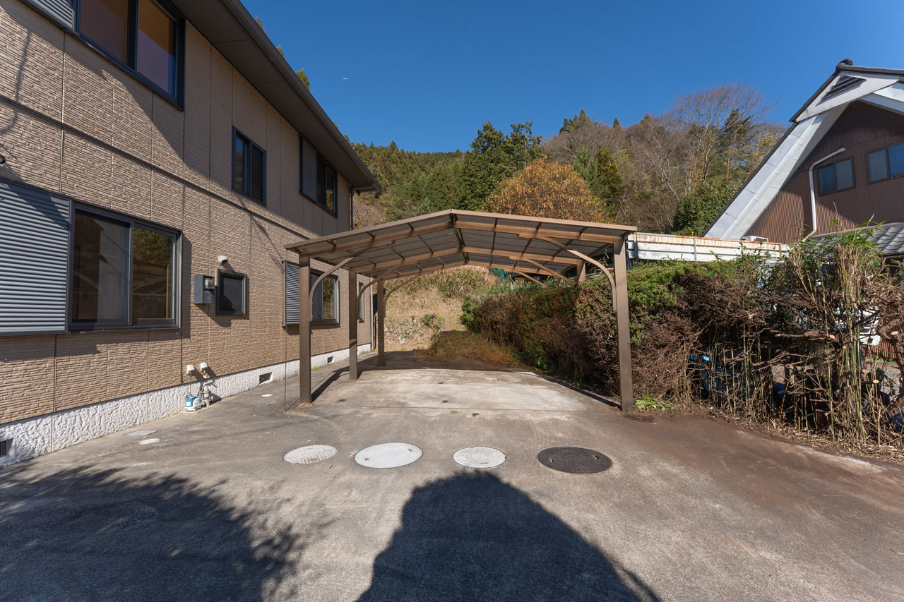奈良県宇陀市榛原山辺三：カーポート