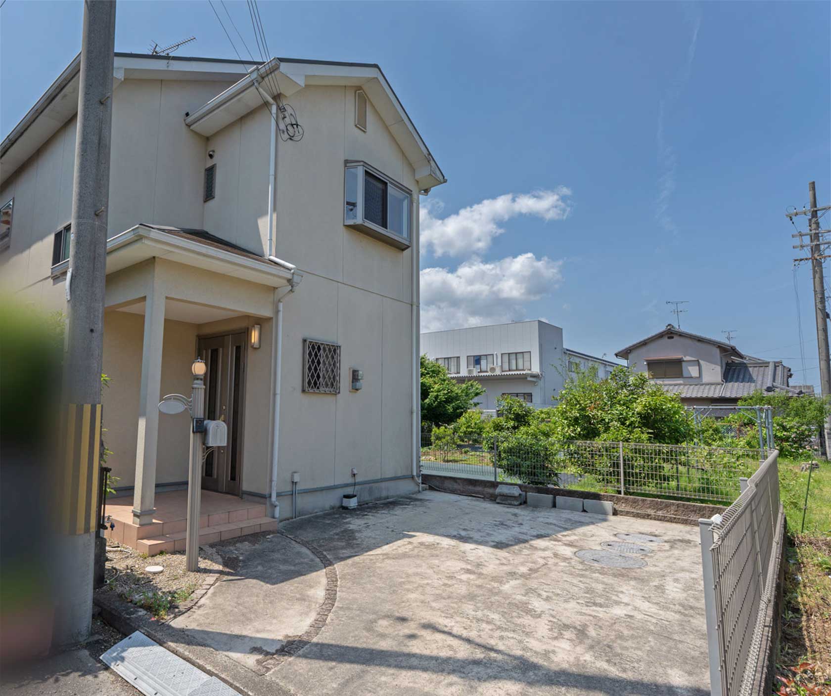 西側に空が広がる。買い物も便利な、桜井市戒重の住まい。