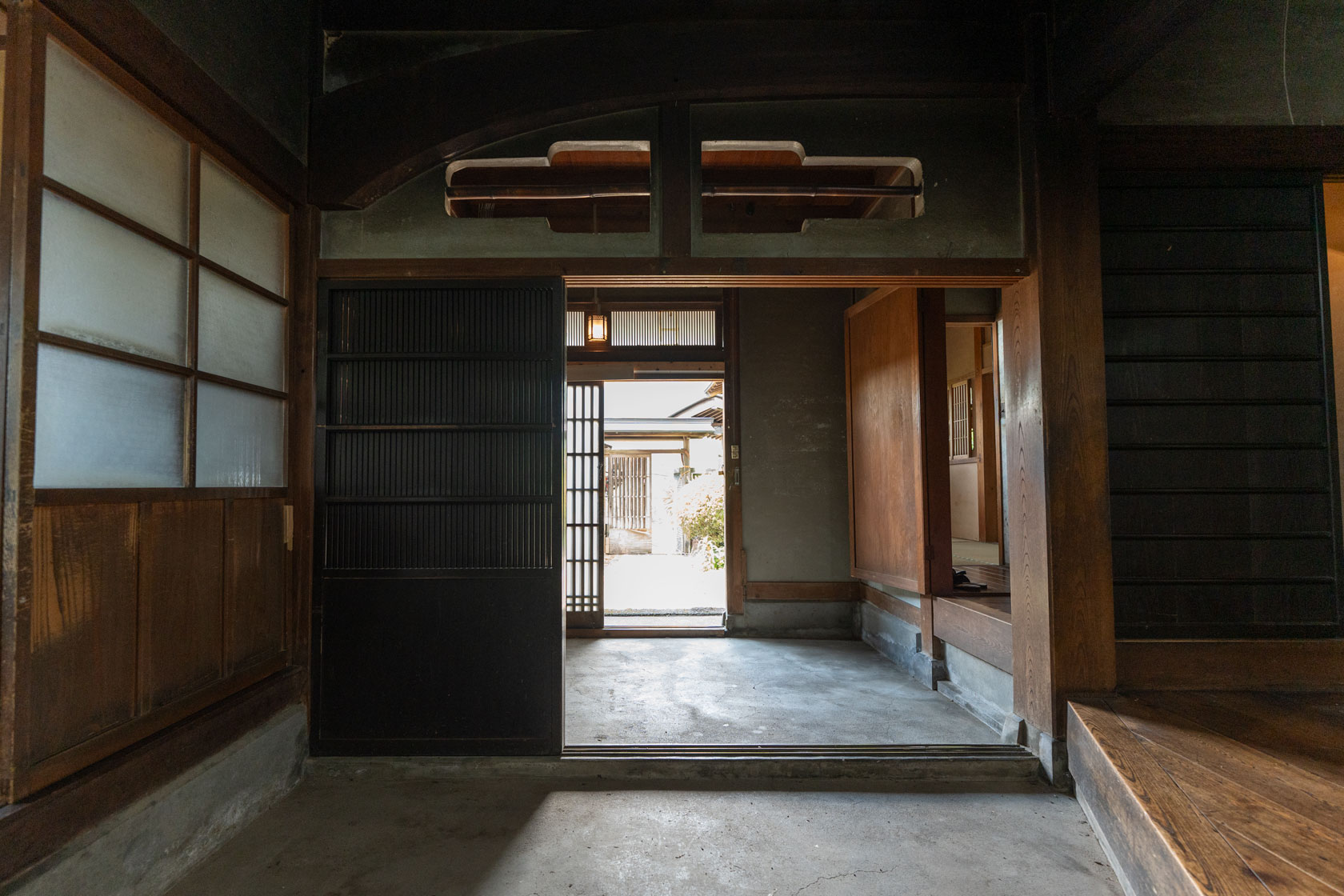 奈良県十津川村大字上野地：土間玄関（勝手口）