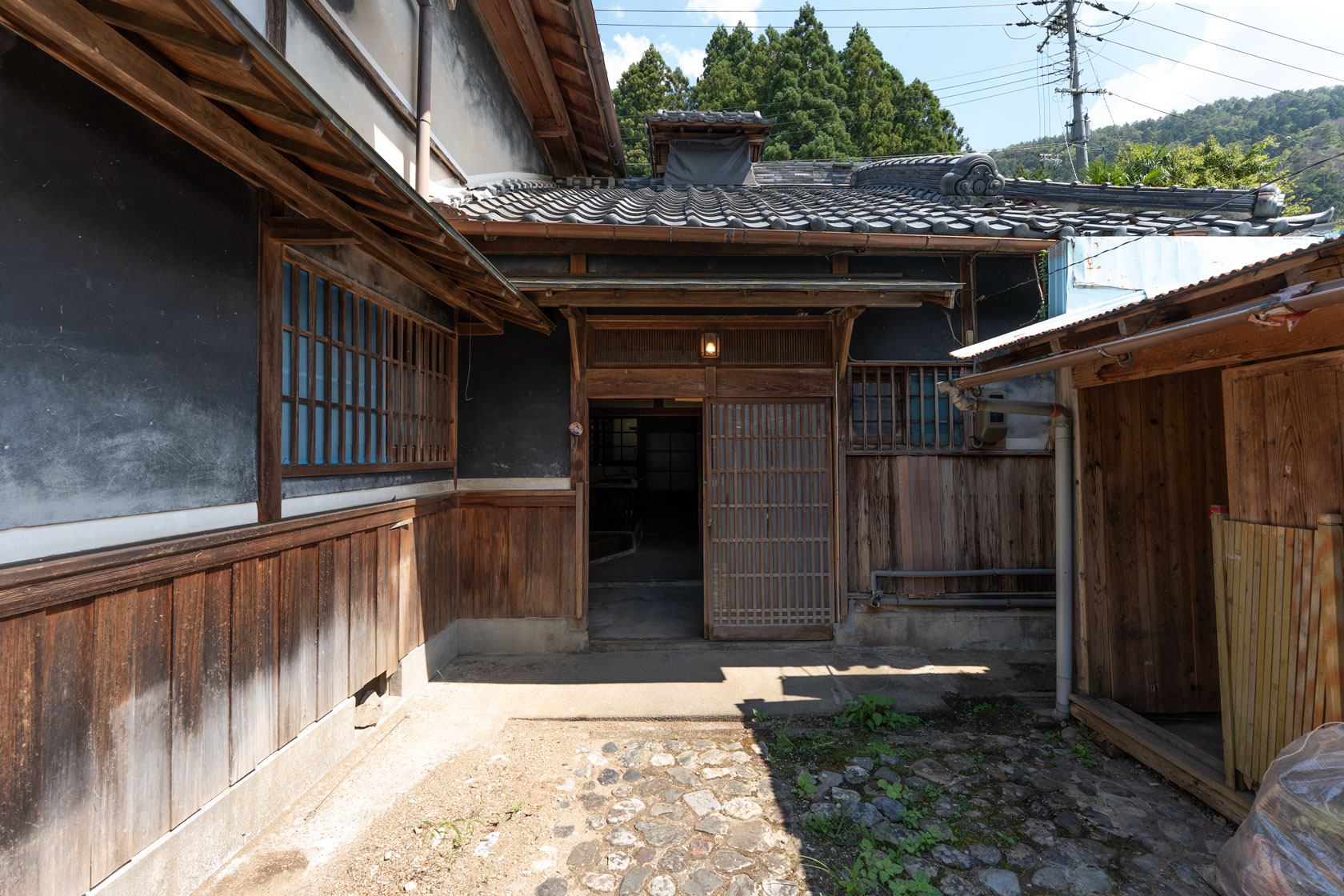 奈良県十津川村大字上野地：勝手口。