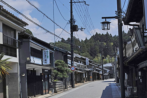 宇陀松山　徒歩約6分（450m)